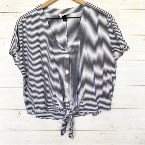 Universal Thread Striped Button Down Tie Top - Picture 2 of 5